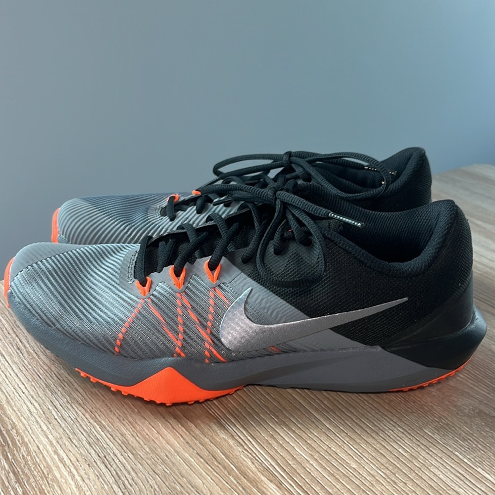 NWOT Men’s Nike Metcon Shoe in Gray, Black, Orange